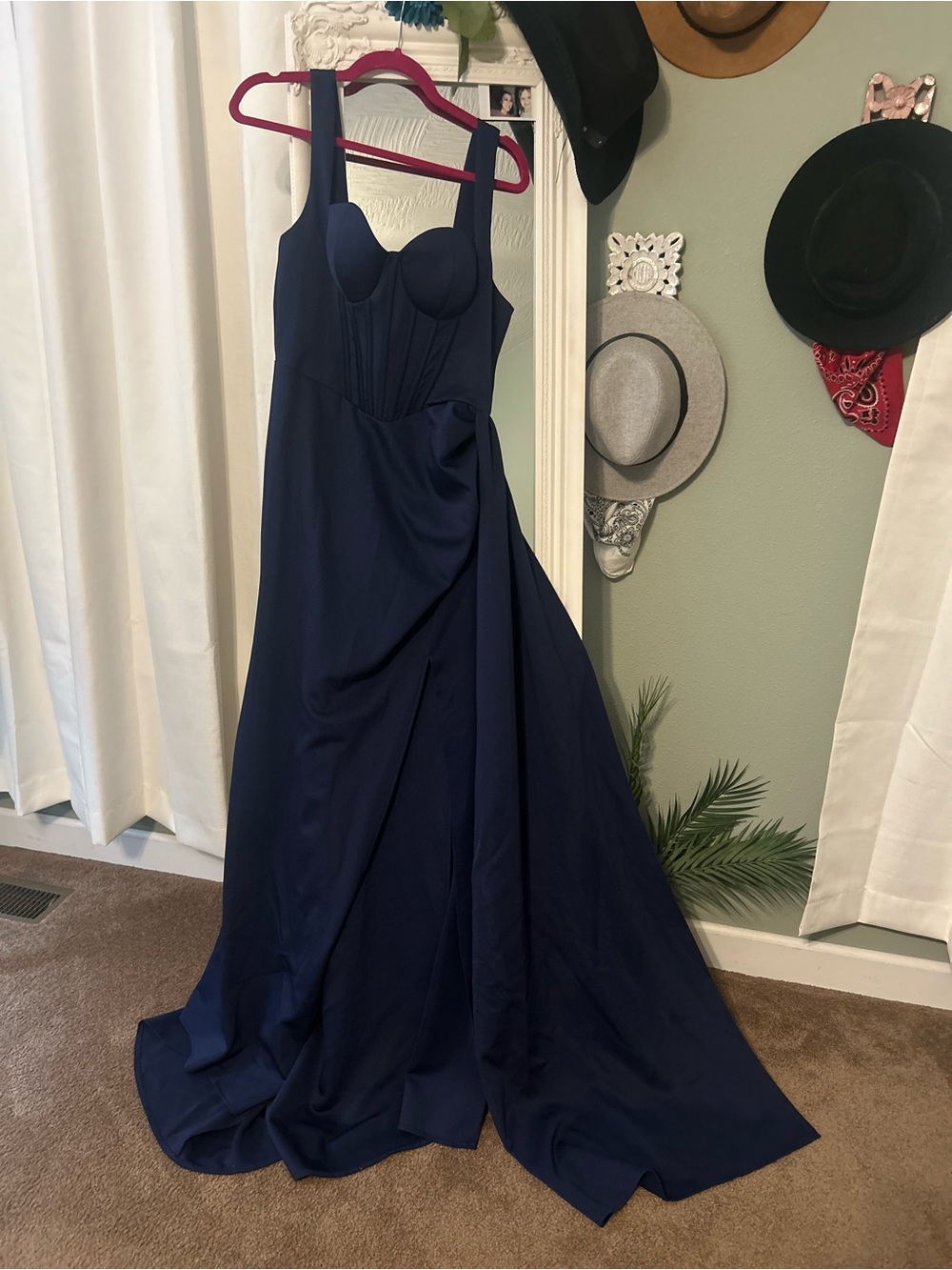 Elegant Navy Evening Gown with Structured Bodice